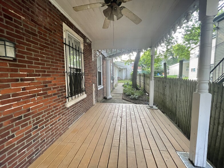 Building Photo - 1015 DeKalb St