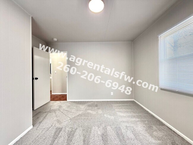 Building Photo - 3 Bedroom House