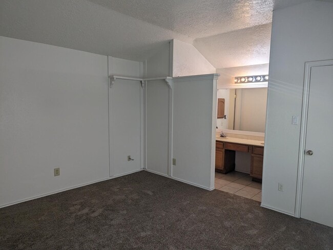 Building Photo - 21318 Meadowhill Dr