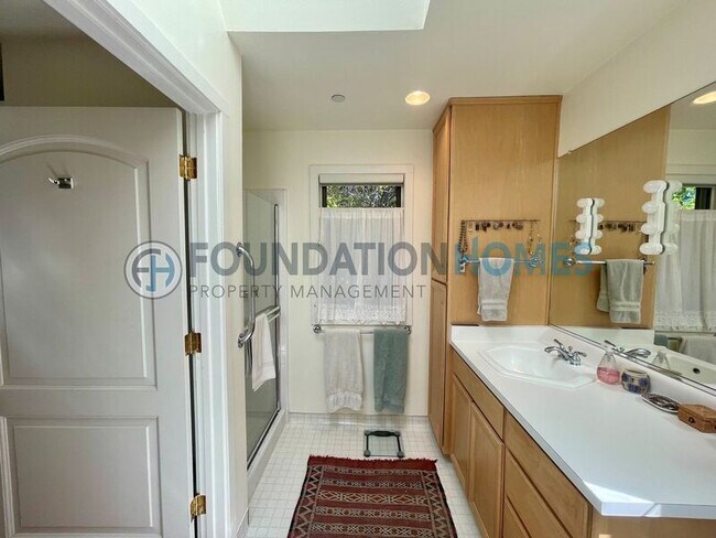 Building Photo - 45A Laurel Grove Ave