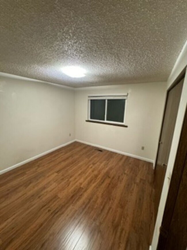 Building Photo - Villalpando - 1218-1222 Summers Lane PM 9-...