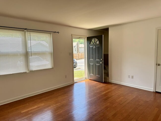 Building Photo - 6820 Linville Dr