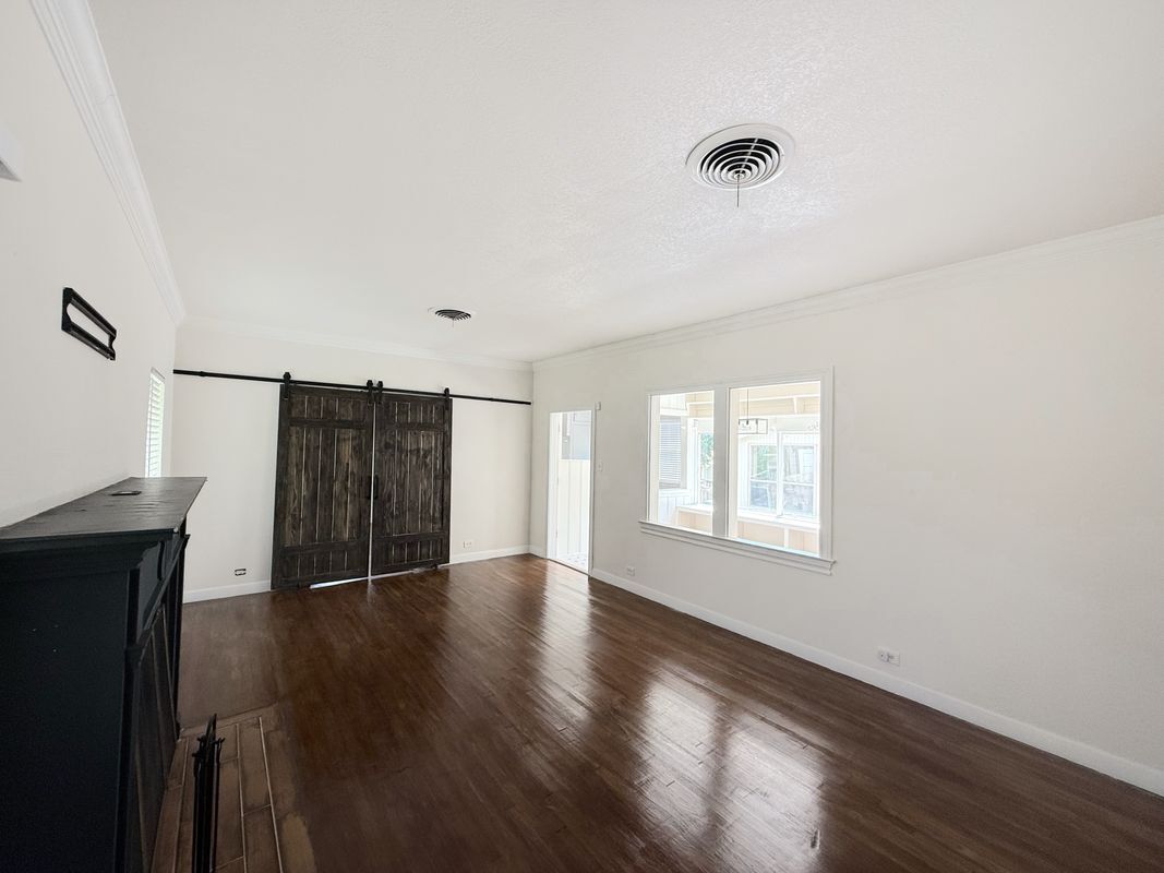 Building Photo - 1214 Sutton Dr