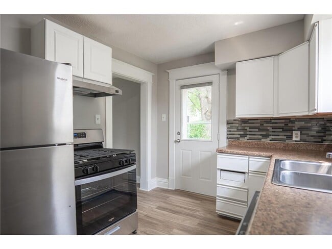 Building Photo - 938 N Cypress St