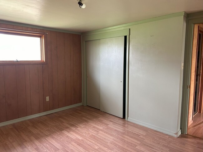 Building Photo - 2 bed 1 bath in Hamilton