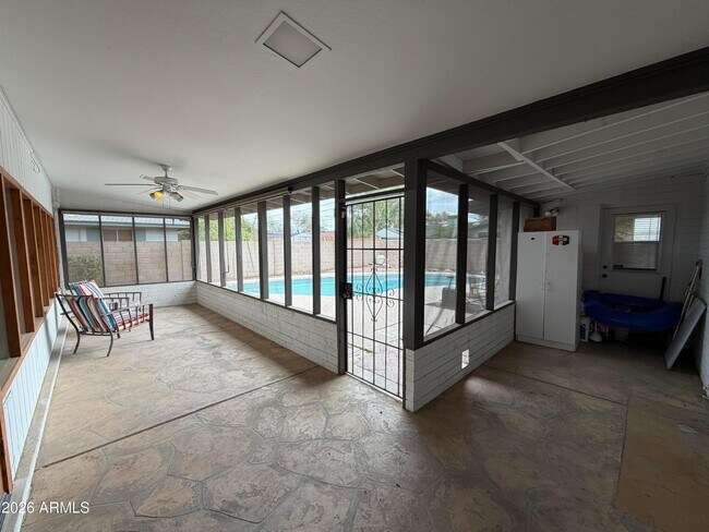 Building Photo - 717 E Granada Dr