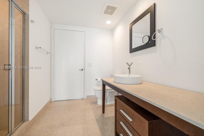 Building Photo - 495 Brickell Ave