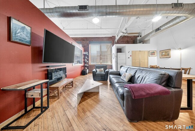 Building Photo - 325 Lafayette St