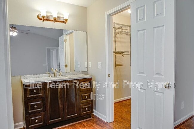 Building Photo - 2132 Mallard Woods Pl