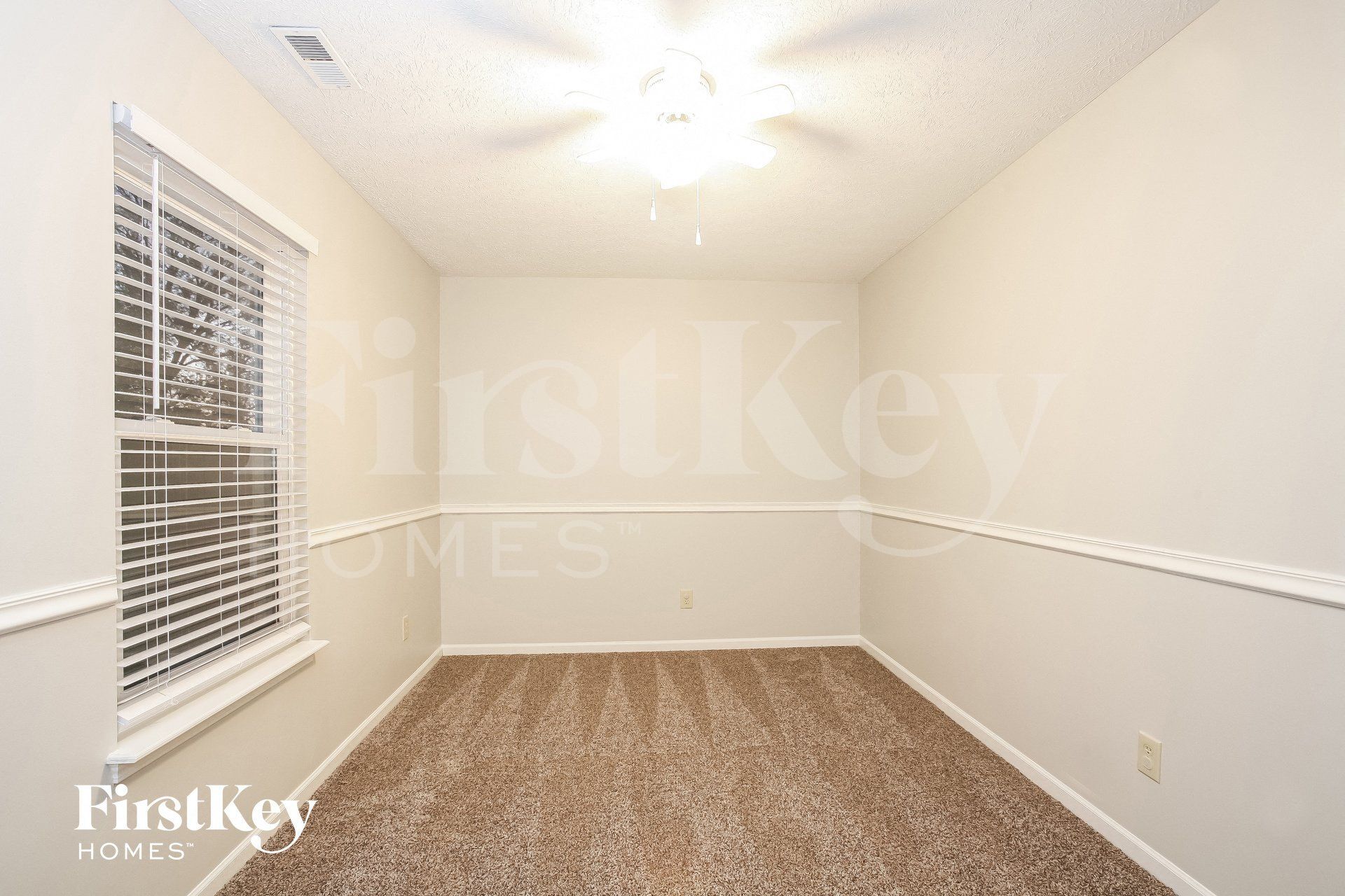 Building Photo - 16 Pondview Ct