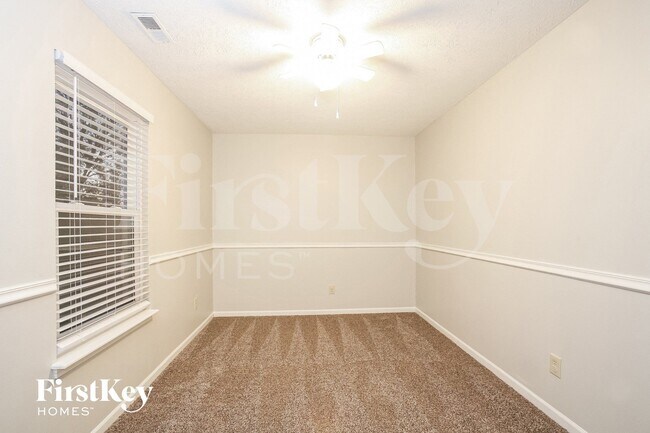 Building Photo - 16 Pondview Ct