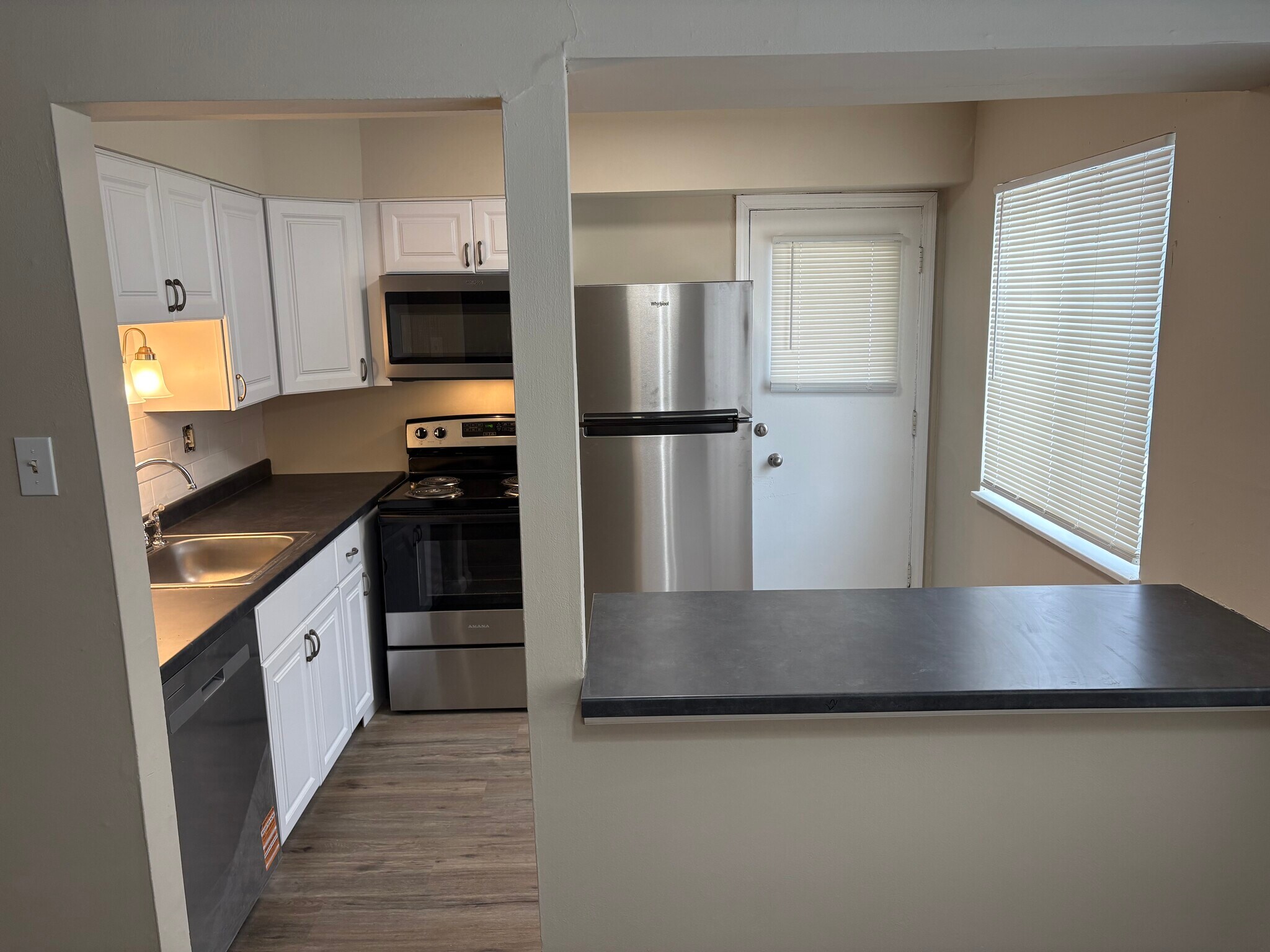 Building Photo - 7571 Hazelcrest Dr