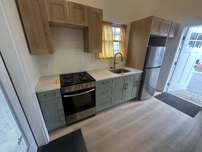 Building Photo - 102 Saco Ave