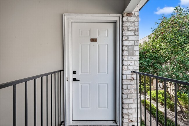 Building Photo - 1811 Stoney Brook Dr