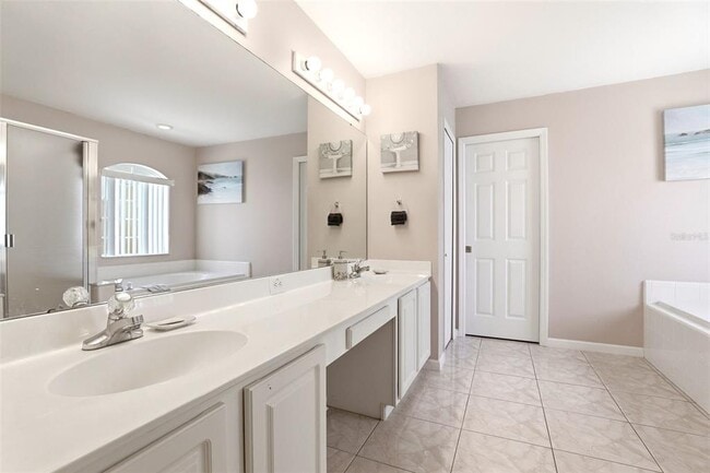 Building Photo - 824 Lake Biscayne Way