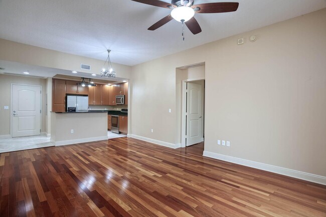 Building Photo - 701 S Olive Ave