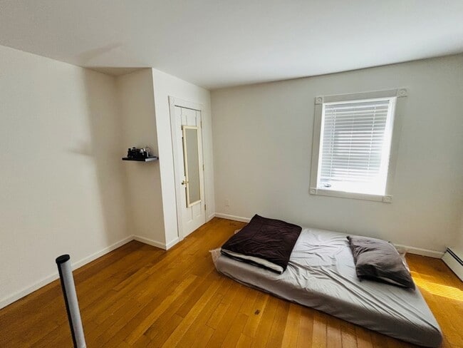 Building Photo - 48 2nd St