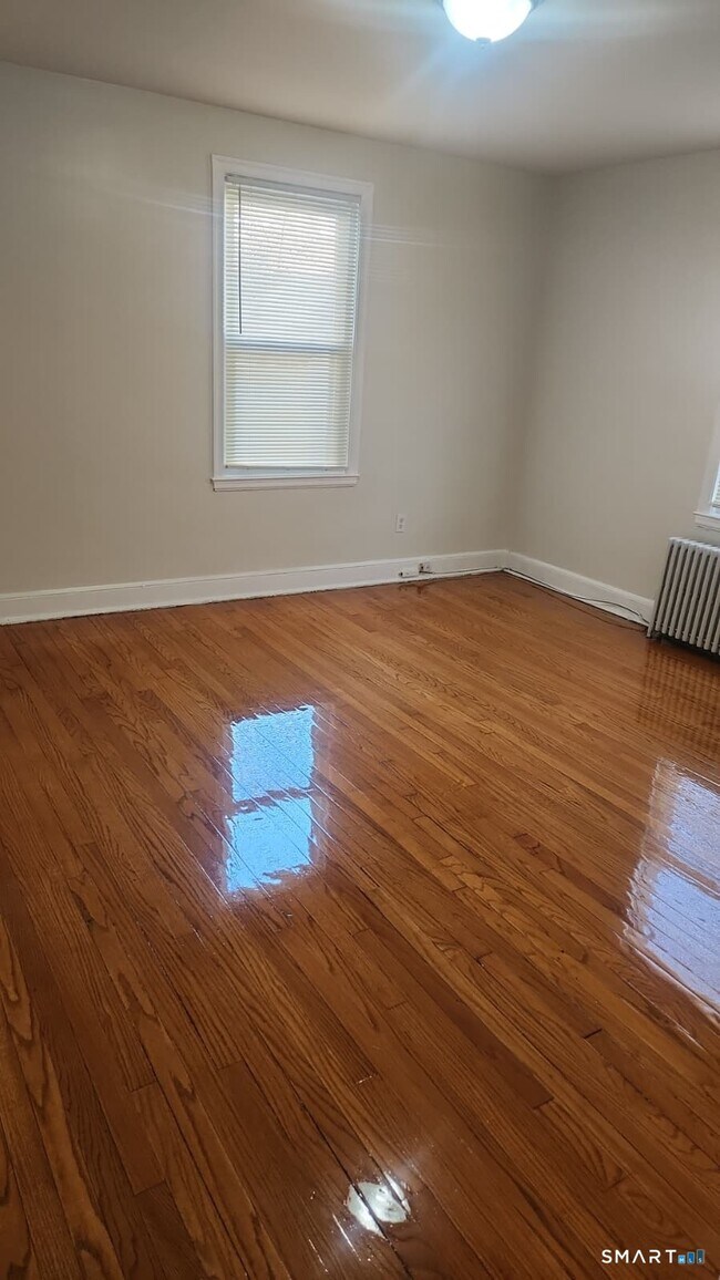 Building Photo - 60 Lincoln Ave