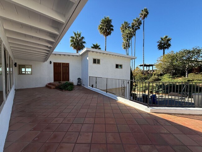 Building Photo - Ventura Hillside Beauty with 3 bedrooms, a...