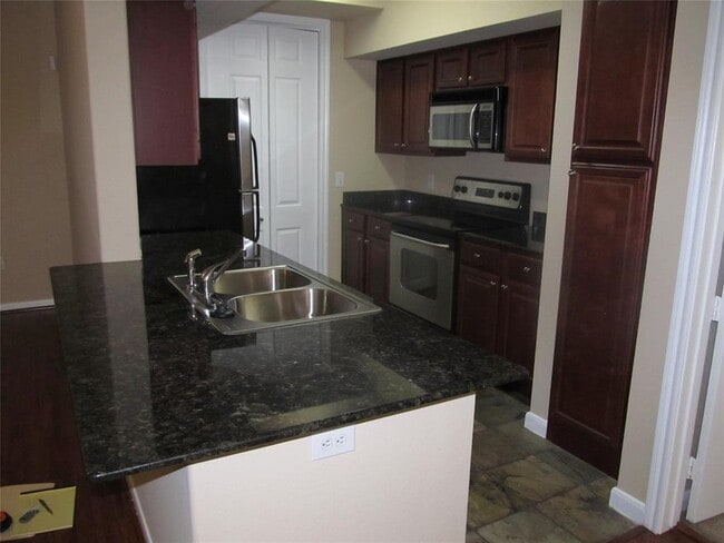 Building Photo - 7575 Kirby Dr