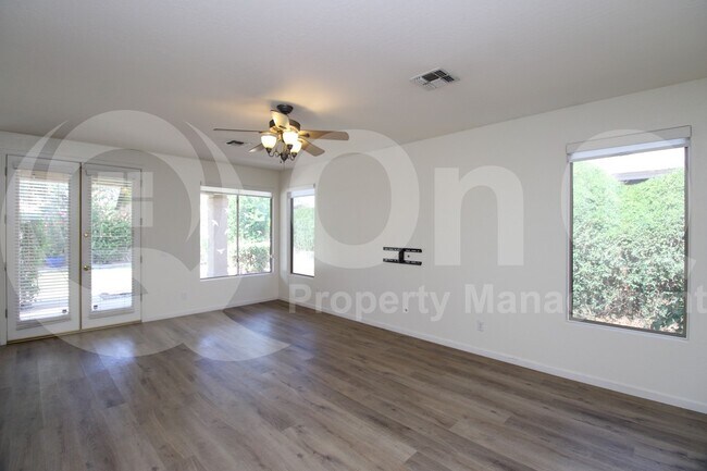 Building Photo - 3250 E Hampton Ln