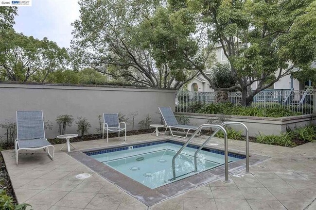 Building Photo - $3550 / 3 BR GORGEOUS PARKMONT TOWNHOME CL...