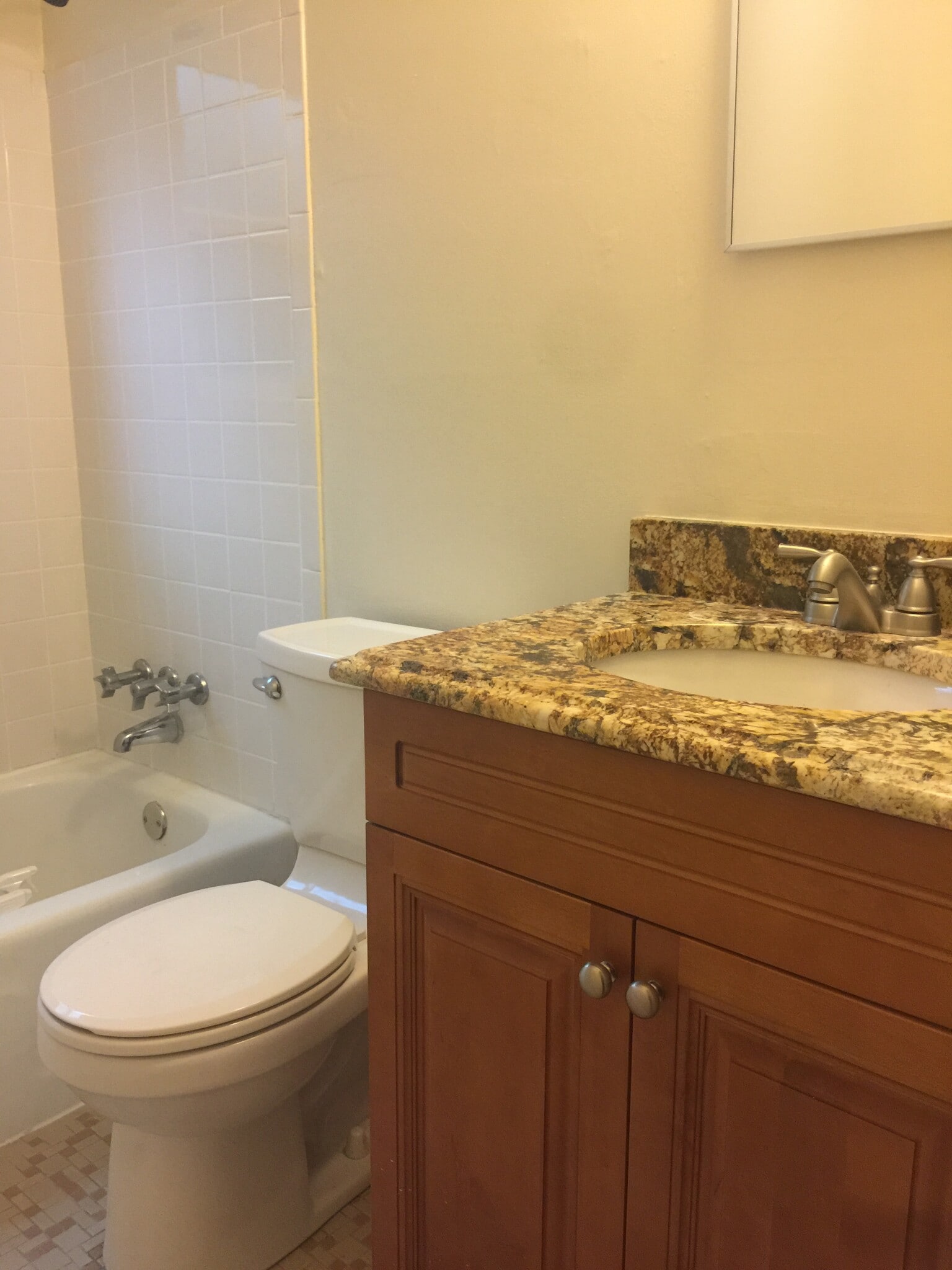 Building Photo - 860 Monroe Dr NE