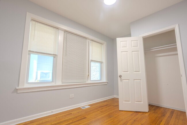Building Photo - 1523 E 74th Pl