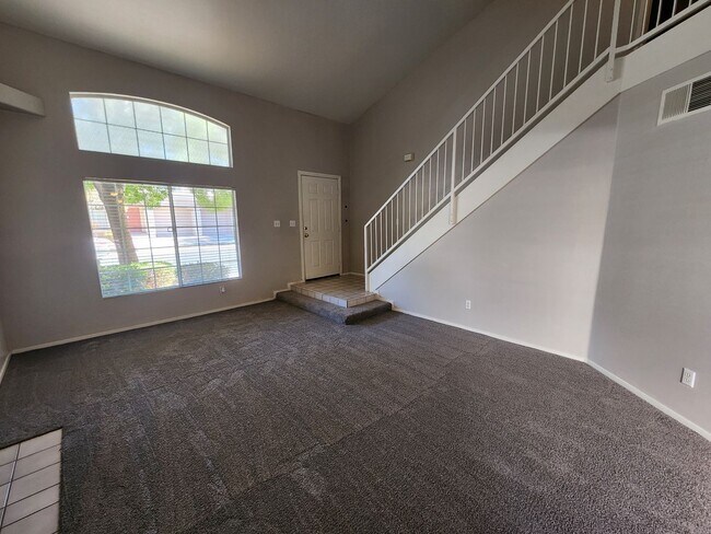 Building Photo - Beautiful townhouse in Silverado Ranch