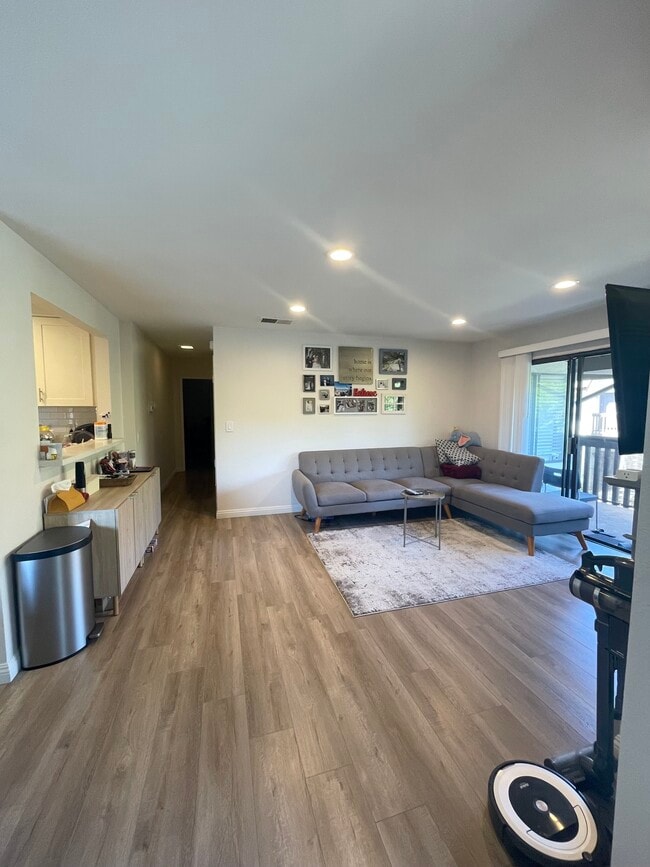 Building Photo - 13100 Creek View Dr