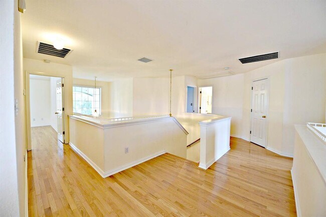 Building Photo - 4220 N Summercrest Loop