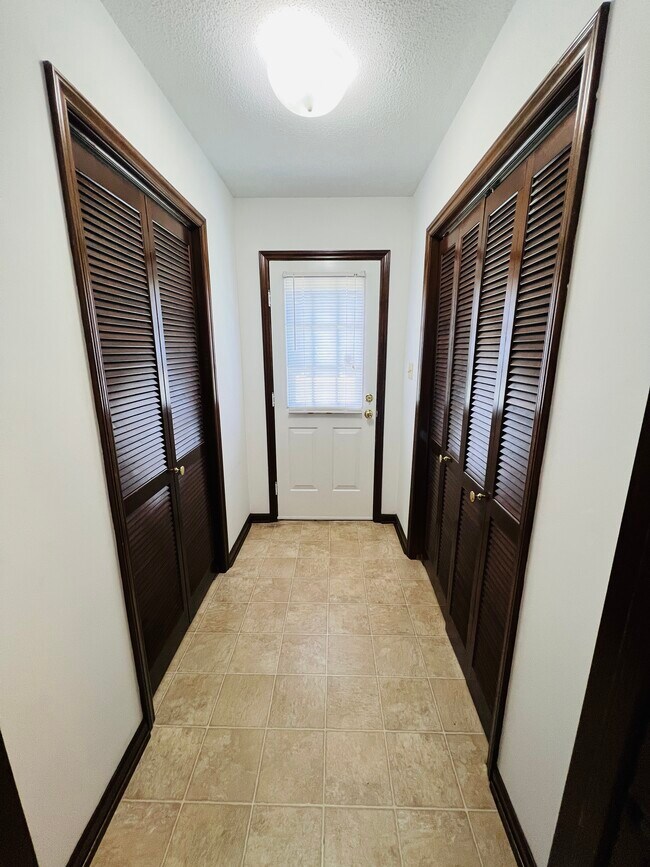 Building Photo - 1446 19th Ave NE