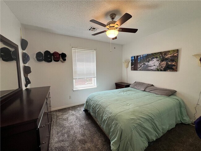 Building Photo - 2009 S 11th St