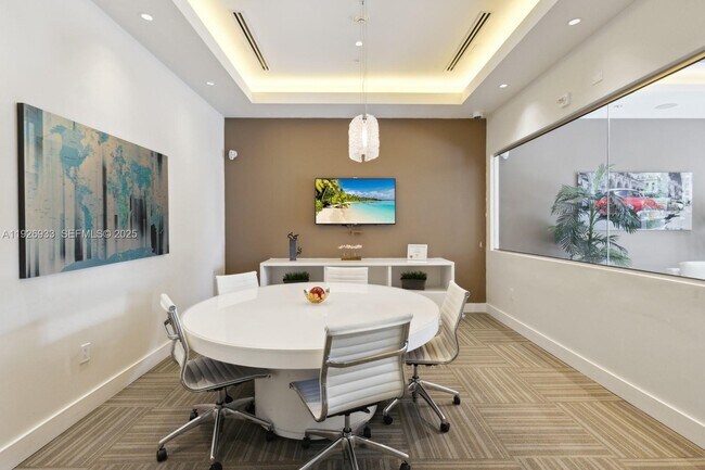 Building Photo - 999 SW 1st Ave