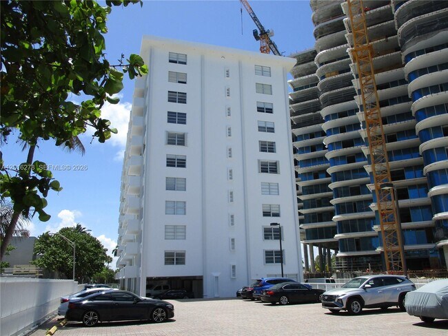 Building Photo - 5313 Collins Ave