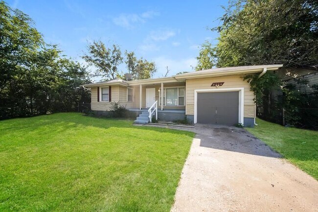 Building Photo - 2204 NW Denver Ave