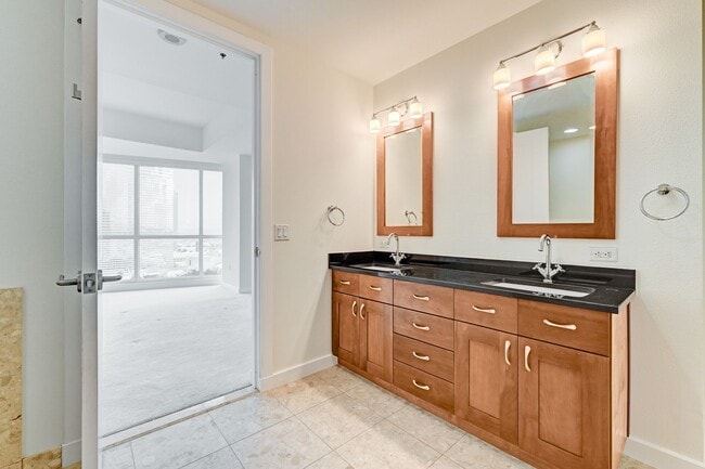 Building Photo - Panorama Towers 1