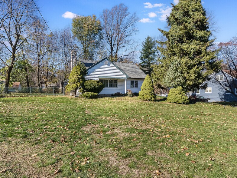 Building Photo - 130 Littleton Rd