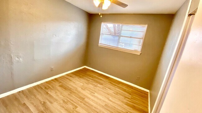 Building Photo - $0 First Month's Rent / $0 Deposit at Move-in