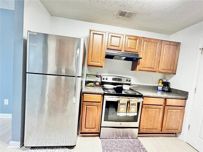 Building Photo - 8302 Fairington Village Dr