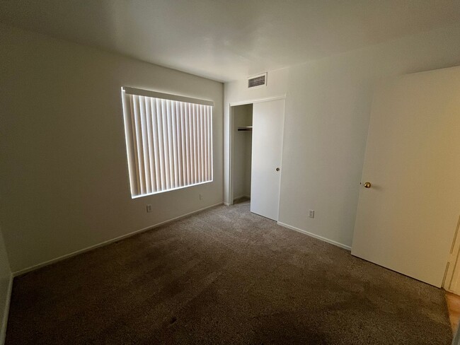 Building Photo - 4 Weeks of Free Rent! - Three bedroom Sing...