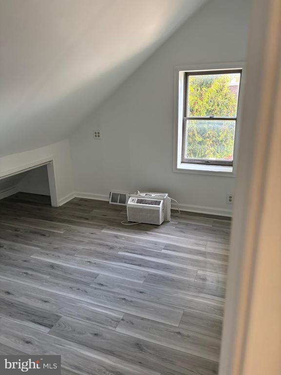 Building Photo - 213 Vernon St