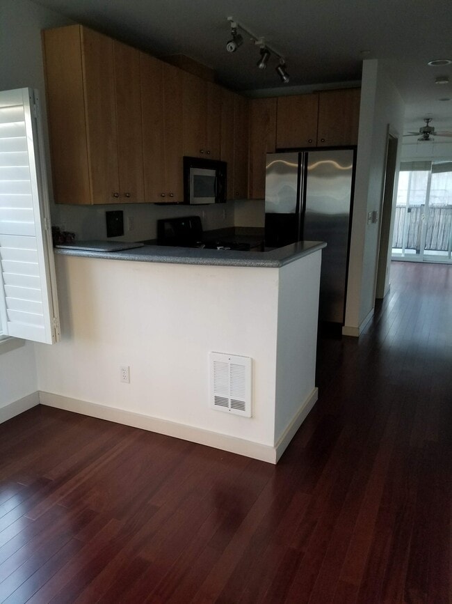 Building Photo - 809 Taylor Ave N