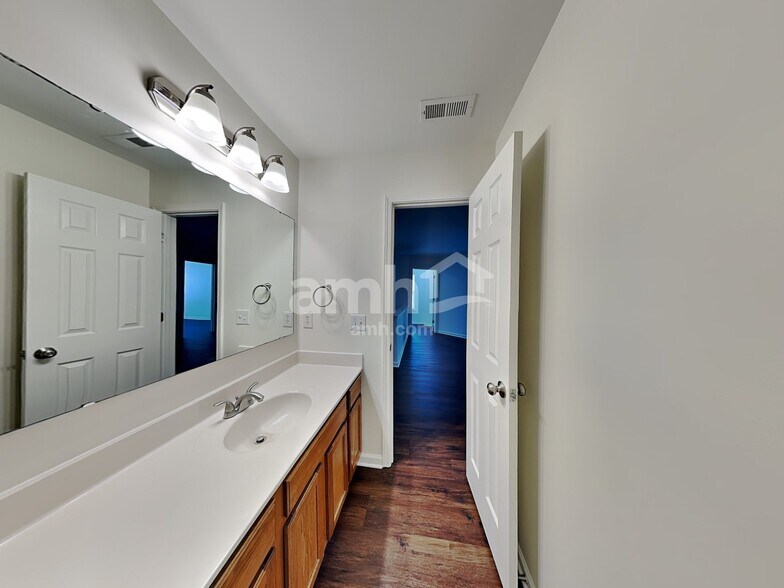 Building Photo - 11240 Anna Rose Rd