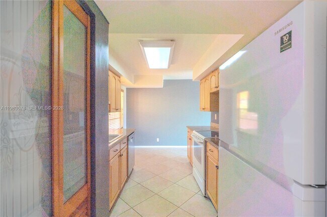 Building Photo - 430 Commodore Dr