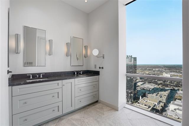 Building Photo - 500 Throckmorton St