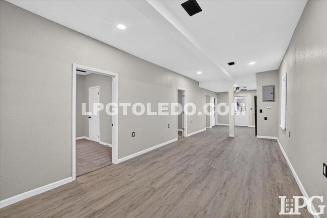 Building Photo - 2025 Caledonia St