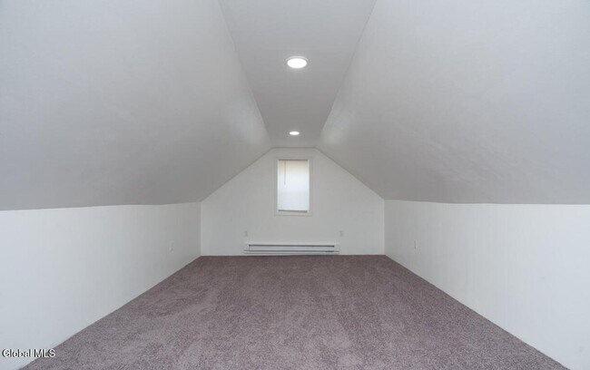 Building Photo - 1538 Nott St