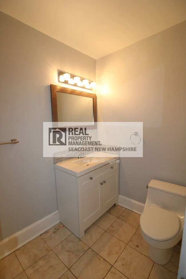 Building Photo - 586 Central Ave