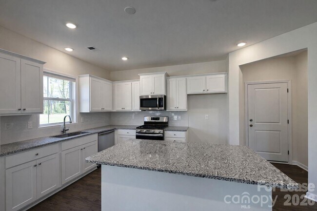 Building Photo - 2867 Aubrey St
